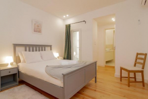 Charming Santos Apartment w/ Patio by LovelyStay